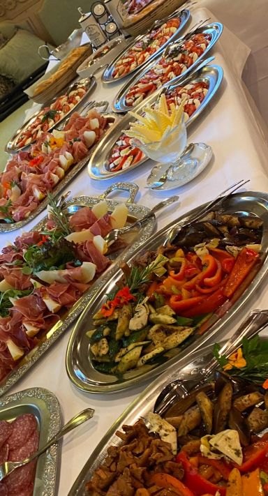 gemischte Platten mit Wurst, Gemüse und Käse